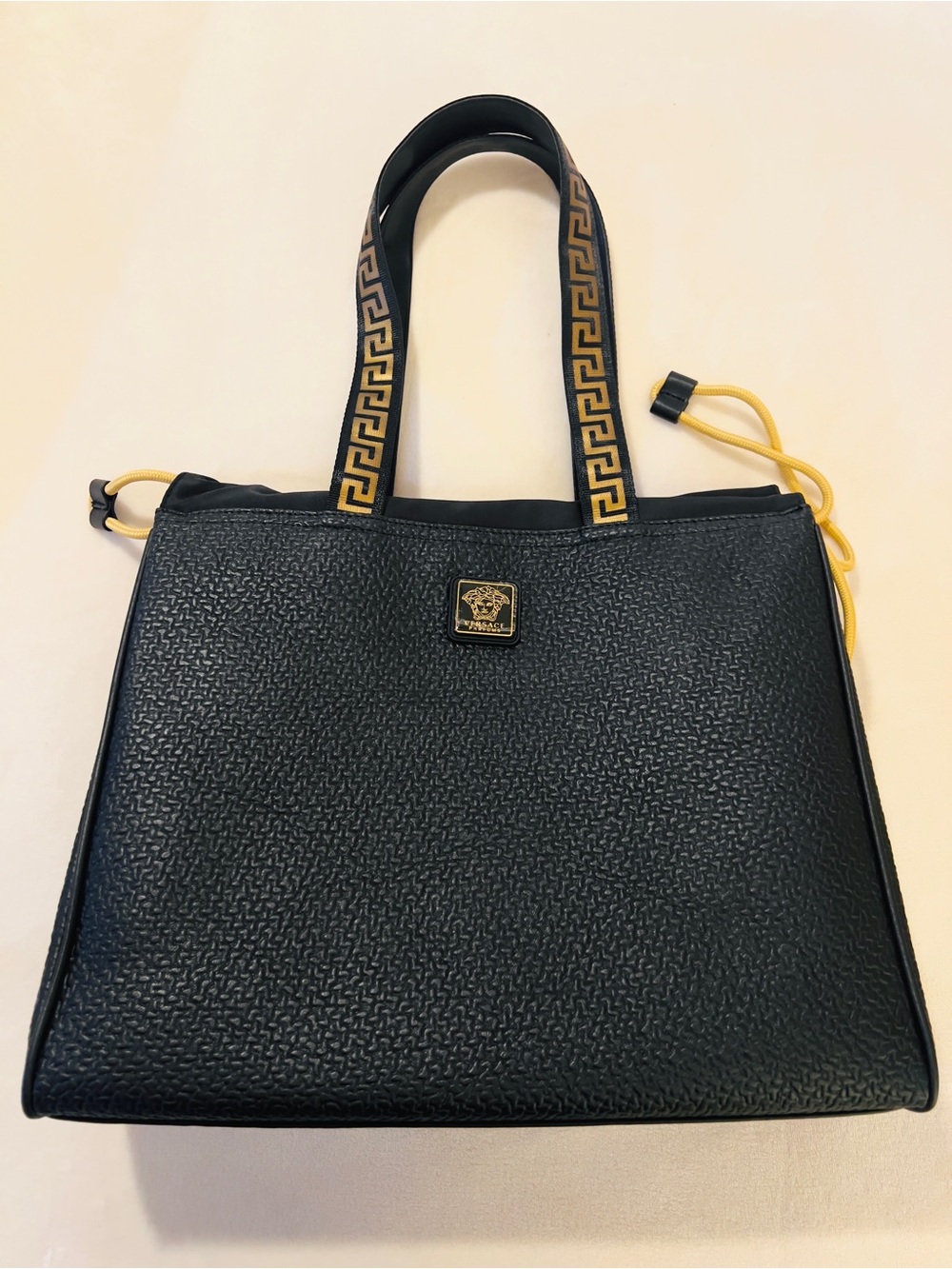 💚 Versace Tote Bag Holdall
Weekender Black Metallic Gold
Medusa Handbag 🩷